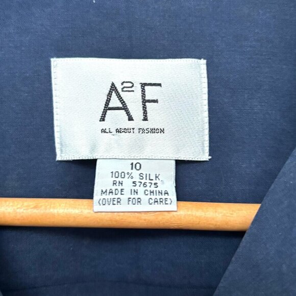 Vintage Silk Blouse Classic Style Navy Blue Size 10 / L Oversized Excellent Cond - Picture 5 of 6